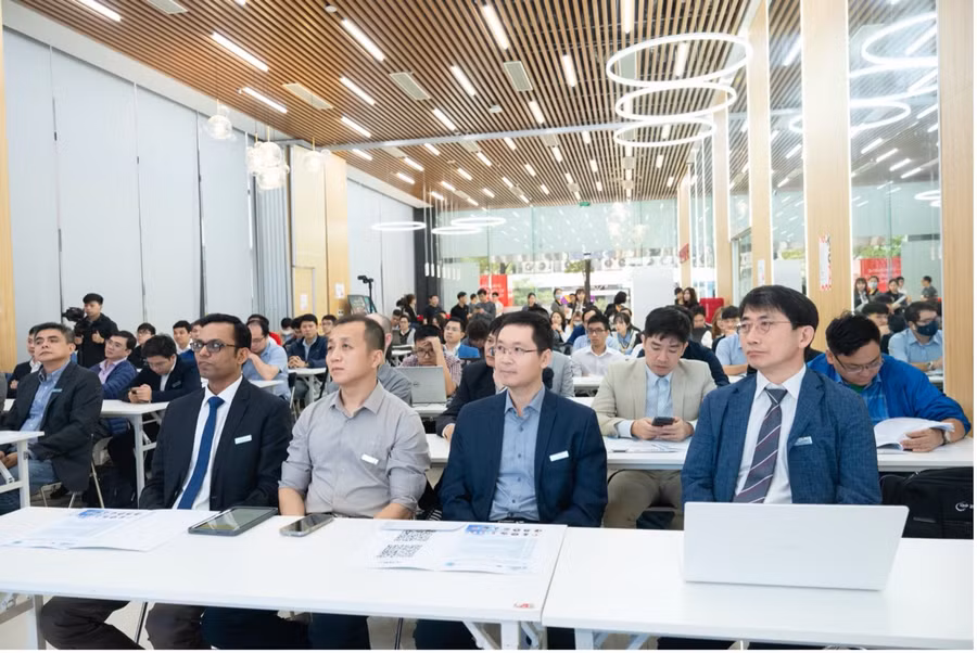 Hội thảo thu hút sự tham gia của nhiều chuyên gia và doanh nghiệp hàng đầu trong lĩnh vực công nghệ.