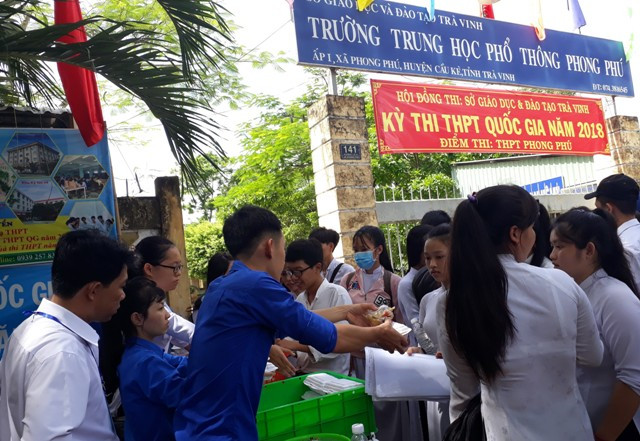 Vượt lên tất cả là sự đồng cảm và sẻ chia Vượt lên tất cả là sự đồng cảm và sẻ chia