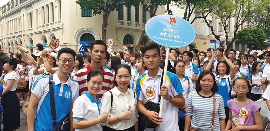 Các cán bộ, sinh viên Đại học Mở Hà Nội tham gia lễ phát động Các cán bộ, sinh viên Đại học Mở Hà Nội tham gia lễ phát động