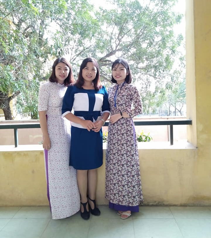 Cô Nguyễn Thị Diệp (giữa) luôn gần gũi, thân thiện với các giáo viên Cô Nguyễn Thị Diệp (giữa) luôn gần gũi, thân thiện với các giáo viên