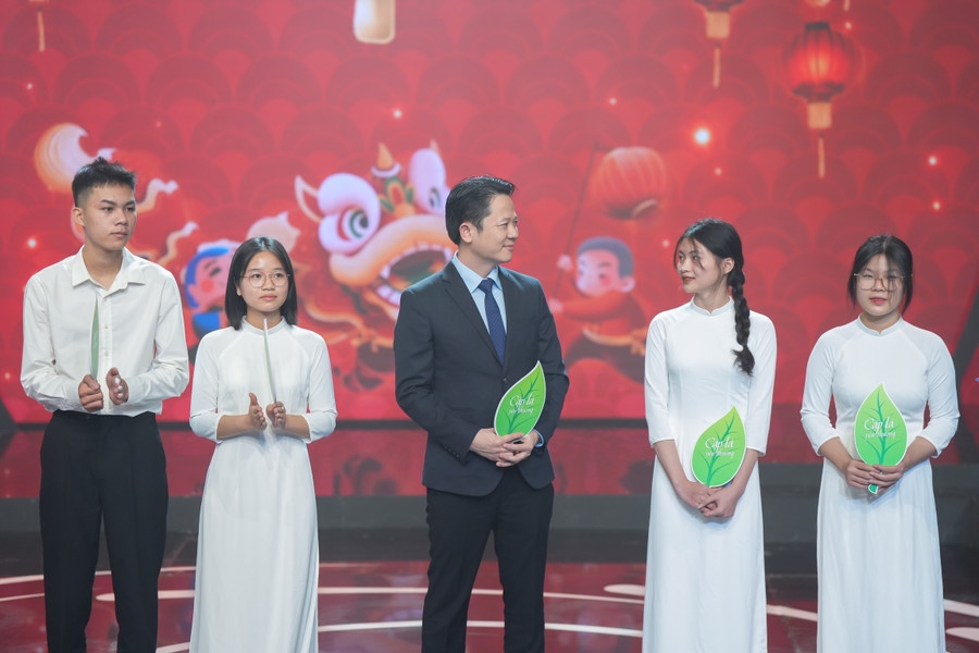 &apos;Đại lá lành&apos; Hyundai Thành Công Việt Nam đã hỗ trợ học bổng cho 45 lá chưa lành, xây mới và cải tạo 6 điểm trường mới trên cả nước.