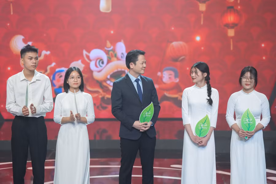 'Đại lá lành' Hyundai Thành Công Việt Nam đã hỗ trợ học bổng cho 45 lá chưa lành, xây mới và cải tạo 6 điểm trường mới trên cả nước.