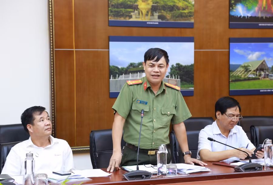 Đại diện Công an tỉnh nêu một số ý kiến về đảm bảo an ninh kỳ thi.