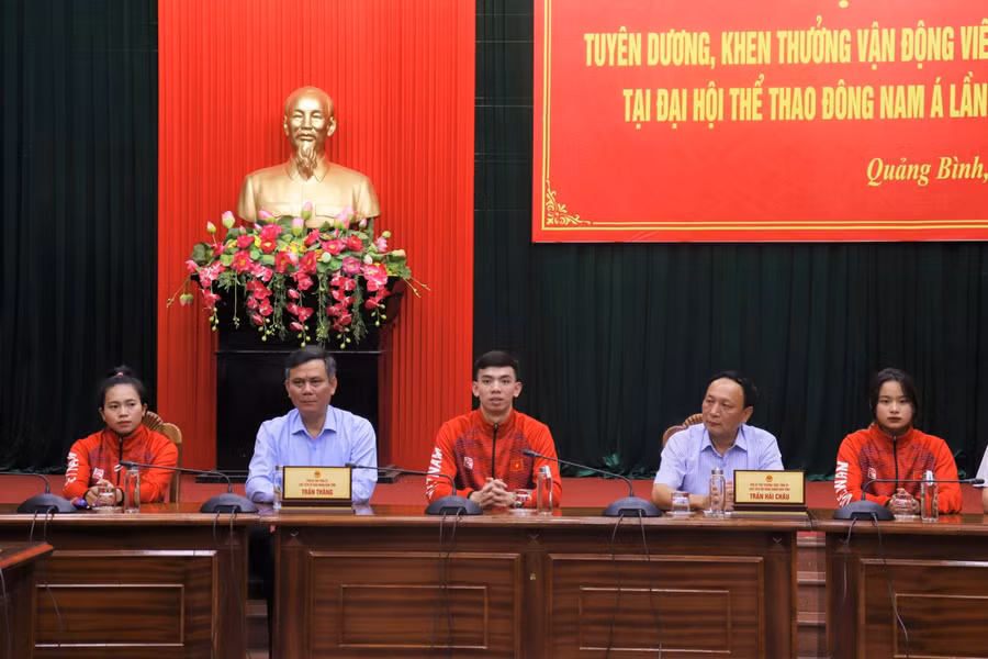 Lãnh đạo tỉnh Quảng Bình biểu dương những thành tích các VĐV đã đạt được tại SEA Games 31.