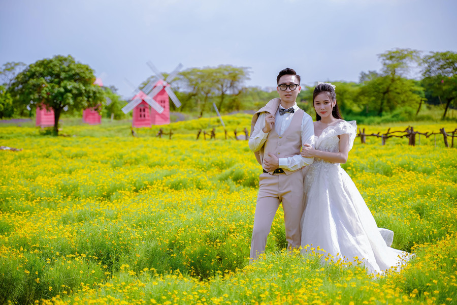 Nhiều cặp đôi cũng lựa chọn địa điểm này để chụp hình cưới.