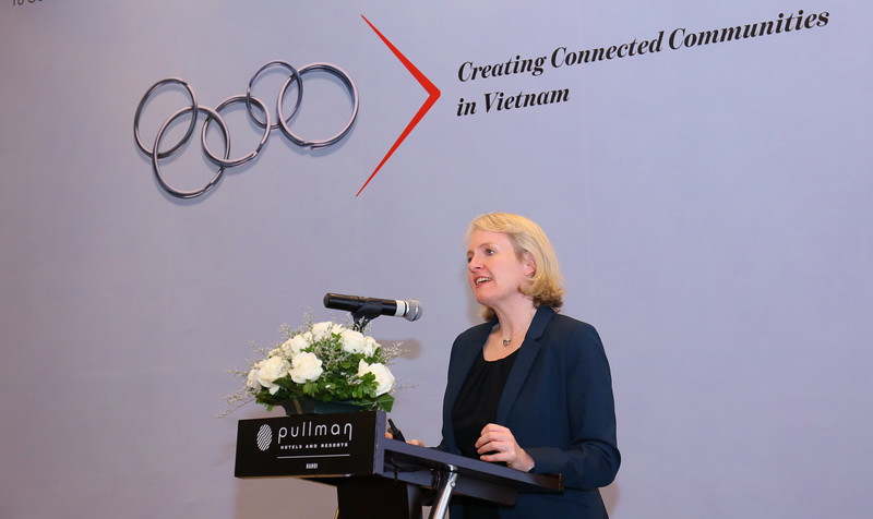 Bà Kristin Gillon, Giám đốc nghiên cứu công nghệ toàn cầu của ICAEW trình bày tác động của cuộc cách mạng công nghiệp 4.0 đến nghề nghiệp kế toán Bà Kristin Gillon, Giám đốc nghiên cứu công nghệ toàn cầu của ICAEW trình bày tác động của cuộc cách mạng công nghiệp 4.0 đến nghề nghiệp kế toán