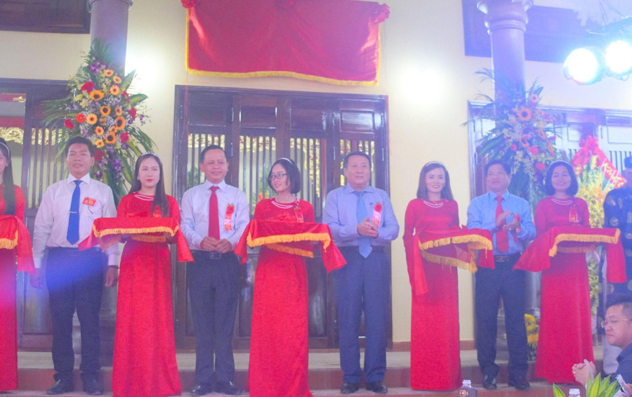 Ngày 11/10, tại xã Triệu Giang, huyện Triệu Phong, tỉnh Quảng Trị diễn ra Lễ khánh thành đền thờ Thái phó Nguyễn Ư Dĩ. Ngày 11/10, tại xã Triệu Giang, huyện Triệu Phong, tỉnh Quảng Trị diễn ra Lễ khánh thành đền thờ Thái phó Nguyễn Ư Dĩ.