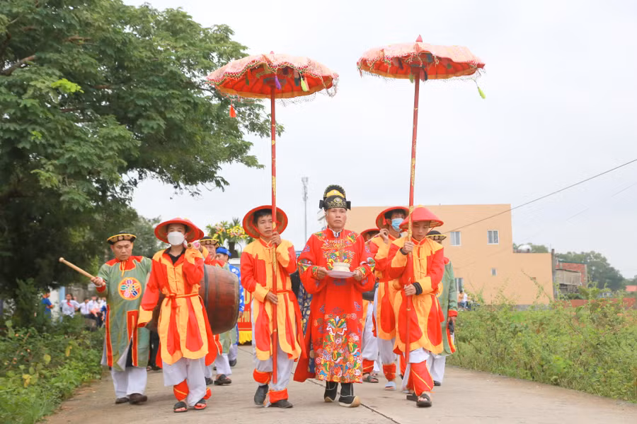 Theo nhiều tài liệu lịch sử, Thái phó Nguyễn Ư Dĩ là nhân vật lịch sử gắn liền với sự nghiệp mở cõi về phía Nam của chúa Nguyễn Hoàng. Năm 1558, Nguyễn Hoàng được vua Lê cử vào trấn thủ xứ Thuận Hóa, được cậu là Nguyễn Ư Dĩ phò tá, chọn đất Ái Tử, nay là huyện Triệu Phong, tỉnh Quảng Trị để lập dinh trại, bắt đầu hành trình mở mang bờ cõi Tổ quốc về phía Nam của các chúa Nguyễn và vương triều nhà Nguyễn sau này.