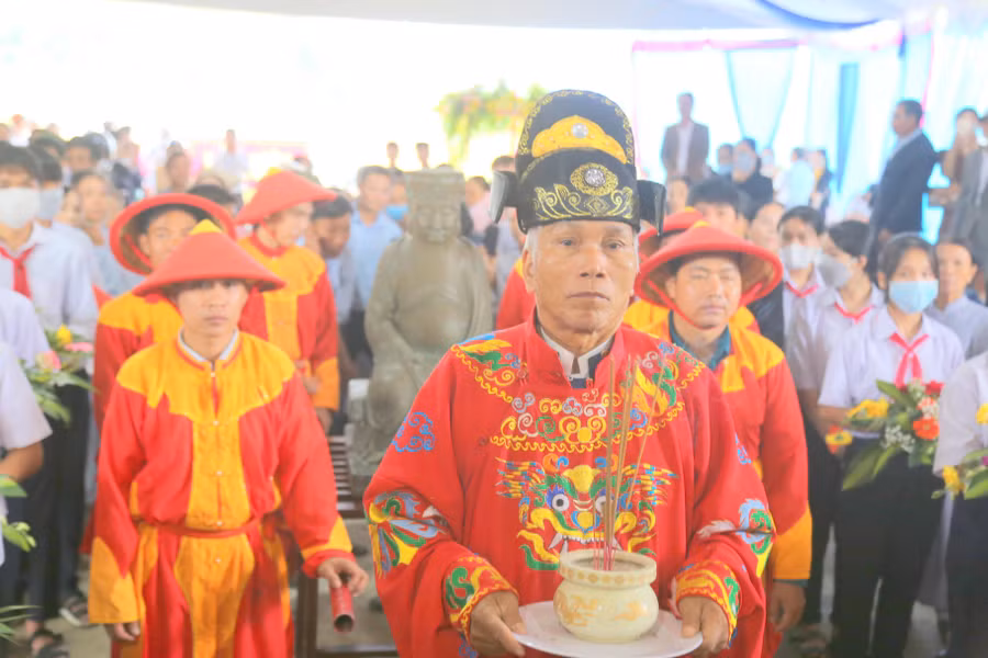 Pho tượng trên đóng vai trò rất quan trọng trong đời sống tâm linh, được dân làng Trà Liên, xã Triệu Giang tôn thờ.