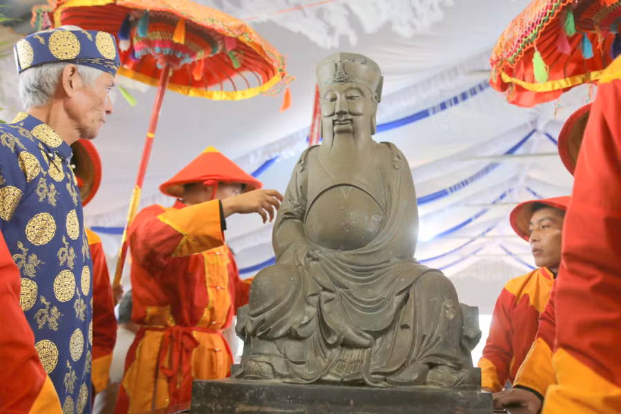 Với niềm mong ước chung của người dân làng Trà Liên là có một nơi thờ tự xứng đáng với tầm vóc và công lao to lớn của Thái phó Nguyễn Ư Dĩ, xã Triệu Giang đã kêu gọi xã hội hóa để xây dựng đền thờ ngài trang nghiêm, thành kính.