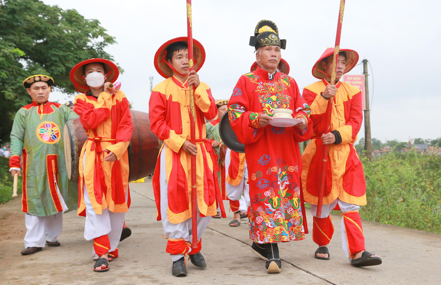 Theo đó, Thái phó Nguyễn Ư Dĩ được xếp vào hàng khai quốc công thần của chúa Nguyễn Hoàng, vì có nhiều công lao giúp chúa Nguyễn Hoàng dựng nghiệp. Theo đó, Thái phó Nguyễn Ư Dĩ được xếp vào hàng khai quốc công thần của chúa Nguyễn Hoàng, vì có nhiều công lao giúp chúa Nguyễn Hoàng dựng nghiệp.