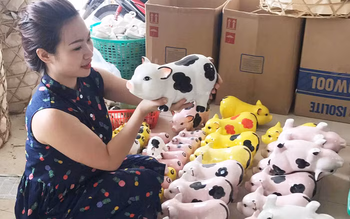 Ngân "gốm" thường lợi dụng kêu gọi cứu trợ thiên tai, vùng kinh tế khó khăn để thực hiện hành vi lừa đảo chiếm đoạt tài sản của nhiều người.