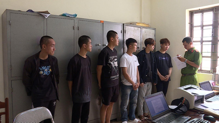 Nhóm đối tượng có liên quan đến vụ hỗn chiến khiến 1 người bị thương tích. Nhóm đối tượng có liên quan đến vụ hỗn chiến khiến 1 người bị thương tích.