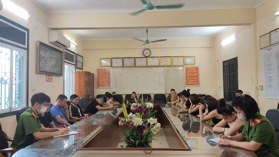 Các đối tượng có liên quan.