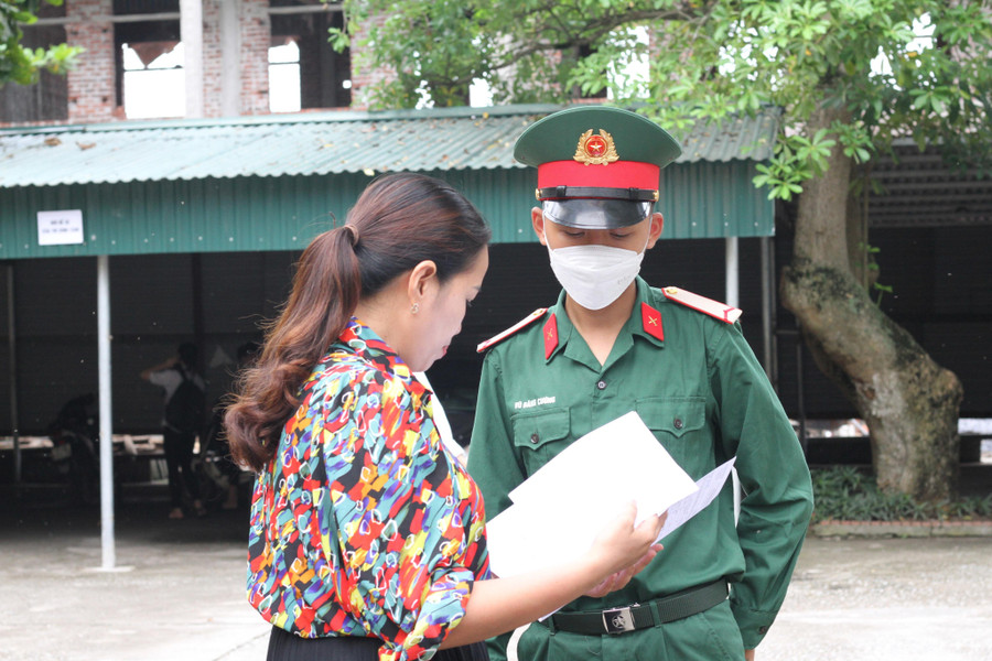 Thí sinh Vũ Đăng Cường cho biết bản thân hoàn thành được môn thi tiếng Anh. Thí sinh Vũ Đăng Cường cho biết bản thân hoàn thành được môn thi tiếng Anh.