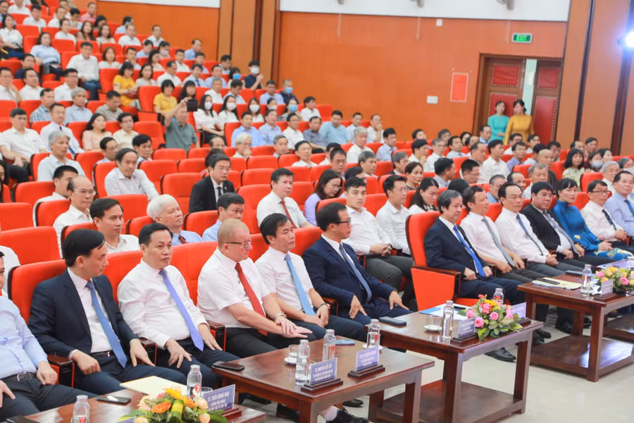 Các đại biểu tham dự Lễ công nhận tân Giám đốc Đại học Huế.