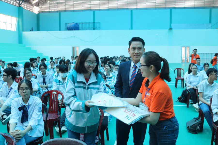 Các em hào hứng đến với "Ngày hội IELTS day"