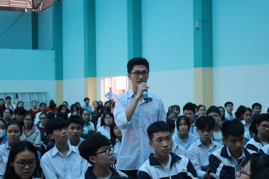 Học sinh mạnh dạn trao đổi trực tiếp