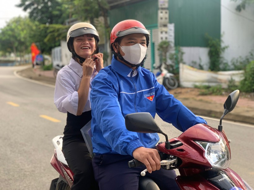 Những việc làm cao đẹp làm ấm lòng sĩ tử. Những việc làm cao đẹp làm ấm lòng sĩ tử.