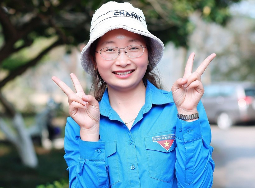 Cô Đàm Phương Anh. Cô Đàm Phương Anh.