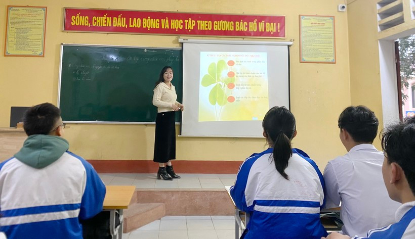 Cô Trần Thị Xuân Hà trong giờ lên lớp. Cô Trần Thị Xuân Hà trong giờ lên lớp.