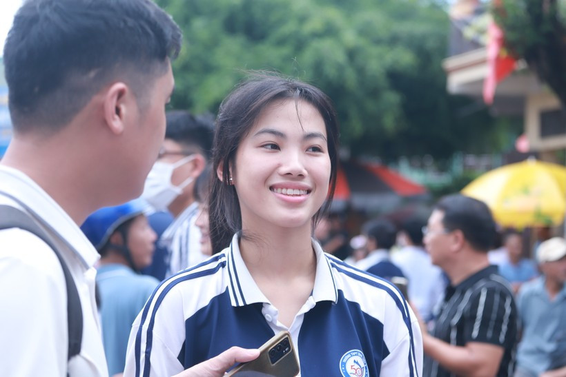 Thí sinh sau buổi thi tổ hợp, sáng 28/6. Thí sinh sau buổi thi tổ hợp, sáng 28/6.