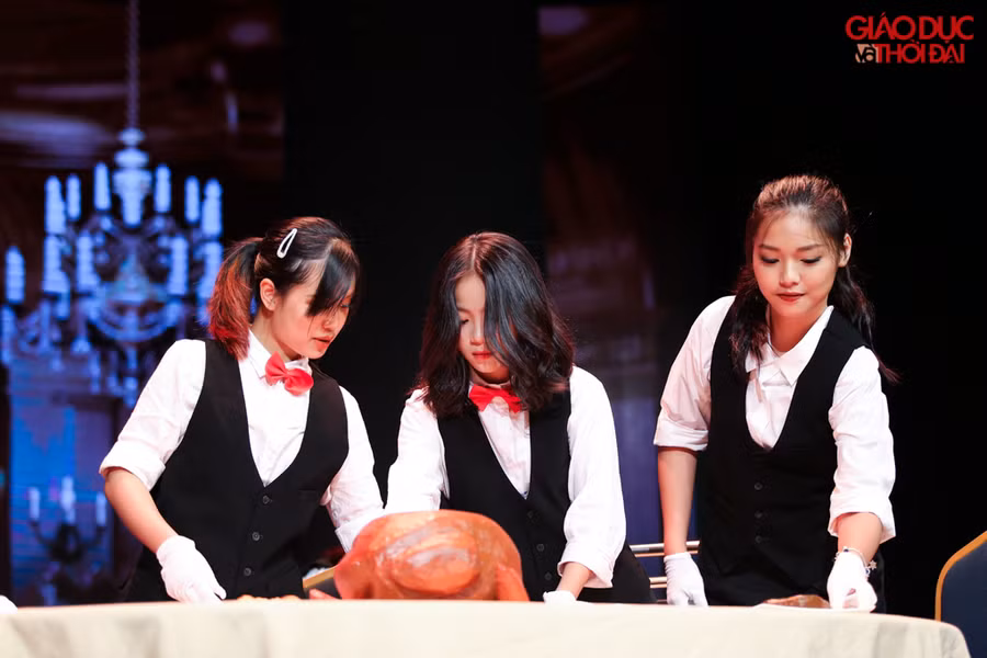 GALA HAT đã phát triển thành công với hình thức kịch biểu diễn, với dàn diễn viên, vũ công, ca sĩ, nhạc công đều là thành viên CLB