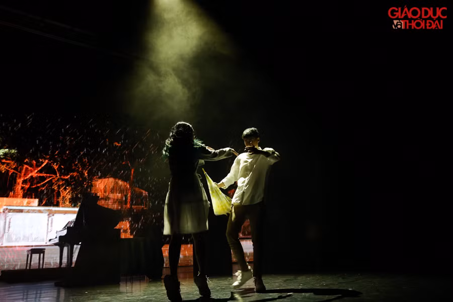 Những tình huống, chi tiết kịch tính cùng sự thăng hoa của các diễn viên đã khiến cho buổi biểu diễn trở nên bùng nổ hơn bao giờ hết.
