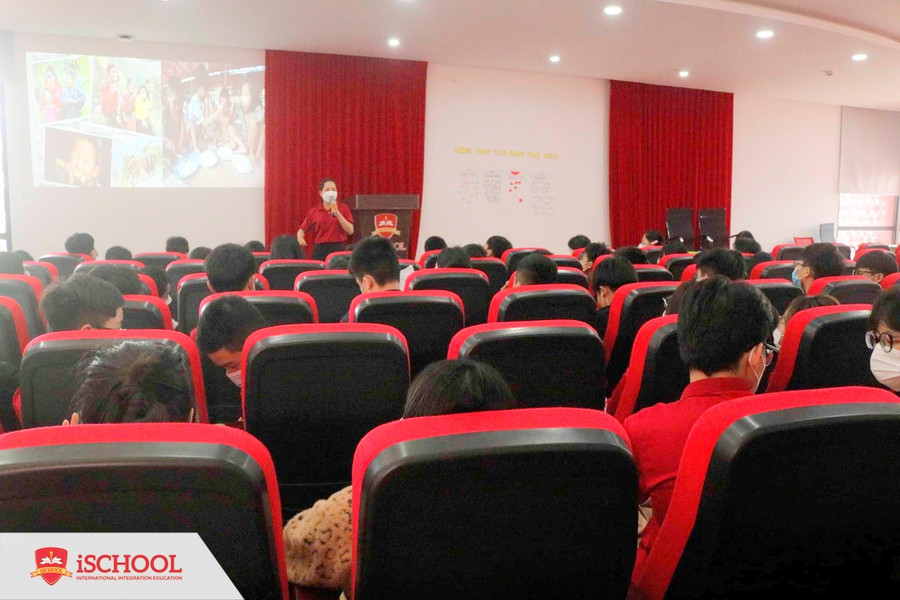 Hoạt động ngoại khóa trên lớp thu hút hàng trăm học sinh tham gia. Hoạt động ngoại khóa trên lớp thu hút hàng trăm học sinh tham gia.