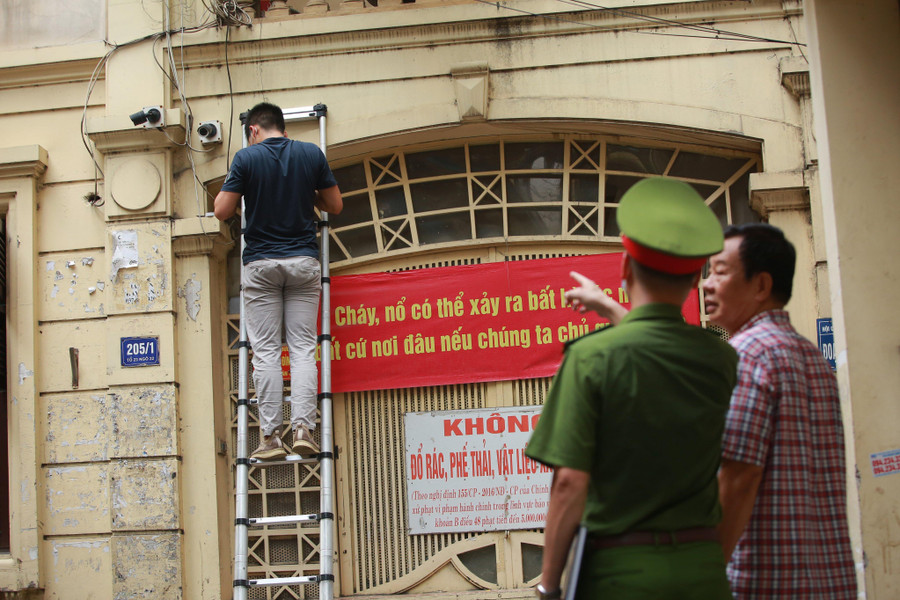 Hệ thống Camera là &apos;những chiếc mắt thần&apos;, hỗ trợ đắc lực cho lực lượng công an quản lý, giám sát tốt địa bàn, giúp cho lực lượng công an nhanh chóng, dễ dàng tiến hành điều tra, khám phá kịp thời các vụ án, vụ việc vi phạm pháp luật.