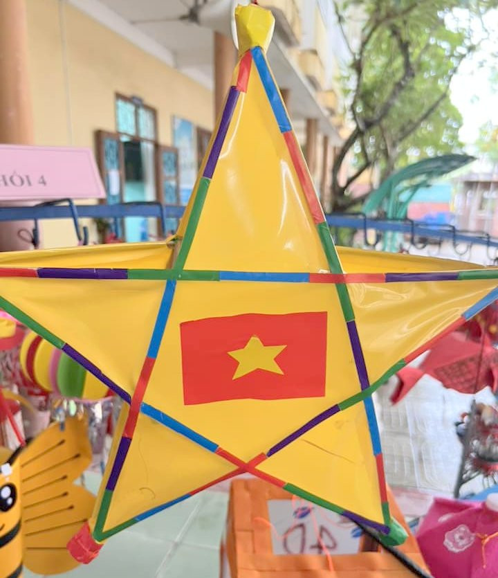 Những chiếc đèn trung thu ấn tượng do học sinh sáng tạo. Những chiếc đèn trung thu ấn tượng do học sinh sáng tạo.