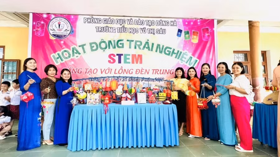 Hoạt động trải nghiệm STEM năm học 2023-2024 với chủ đề “Sáng tạo với lồng đèn trung thu”.