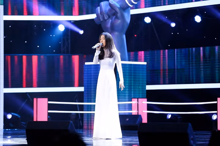 Cô gái xứ Hàn 16 tuổi Han Sara The Voice nói với Đông Nhi: "Chị ơi đừng khóc"