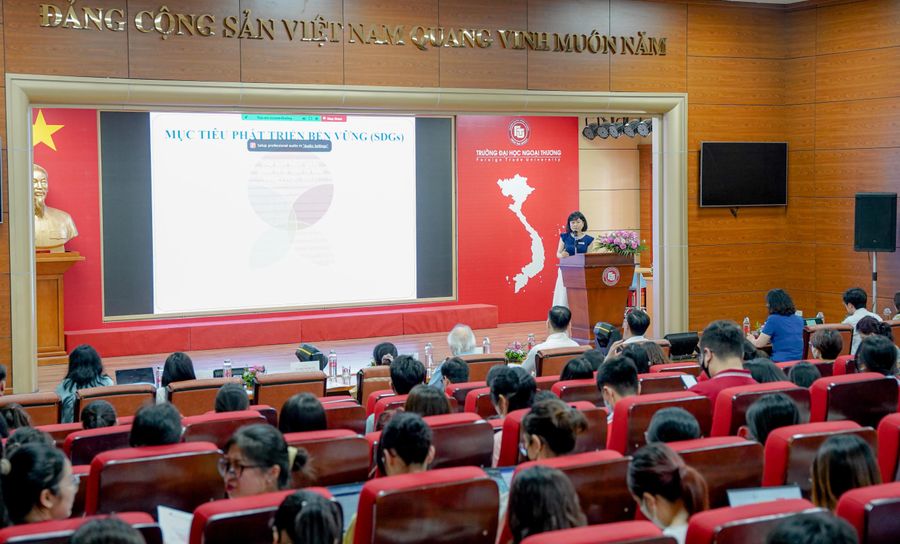 Trường đại học bàn về chính sách thuế tác động tới Việt Nam.