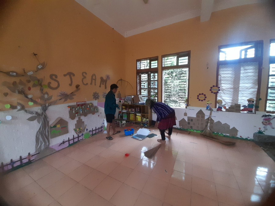 Và vệ sinh sạch sẽ trường lớp. Và vệ sinh sạch sẽ trường lớp.