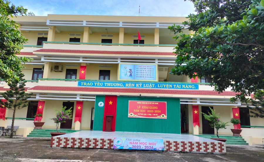 Công tác chuẩn bị cho Lễ khai giảng năm học 2023 - 2024 của Trường THCS Tam Thanh, huyện Phú Quý (Bình Thuận) đã hoàn tất.