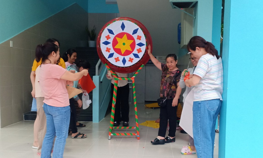 Trống trường được trang trí cẩn thận, sẵn sàng cho ngày khai giảng.