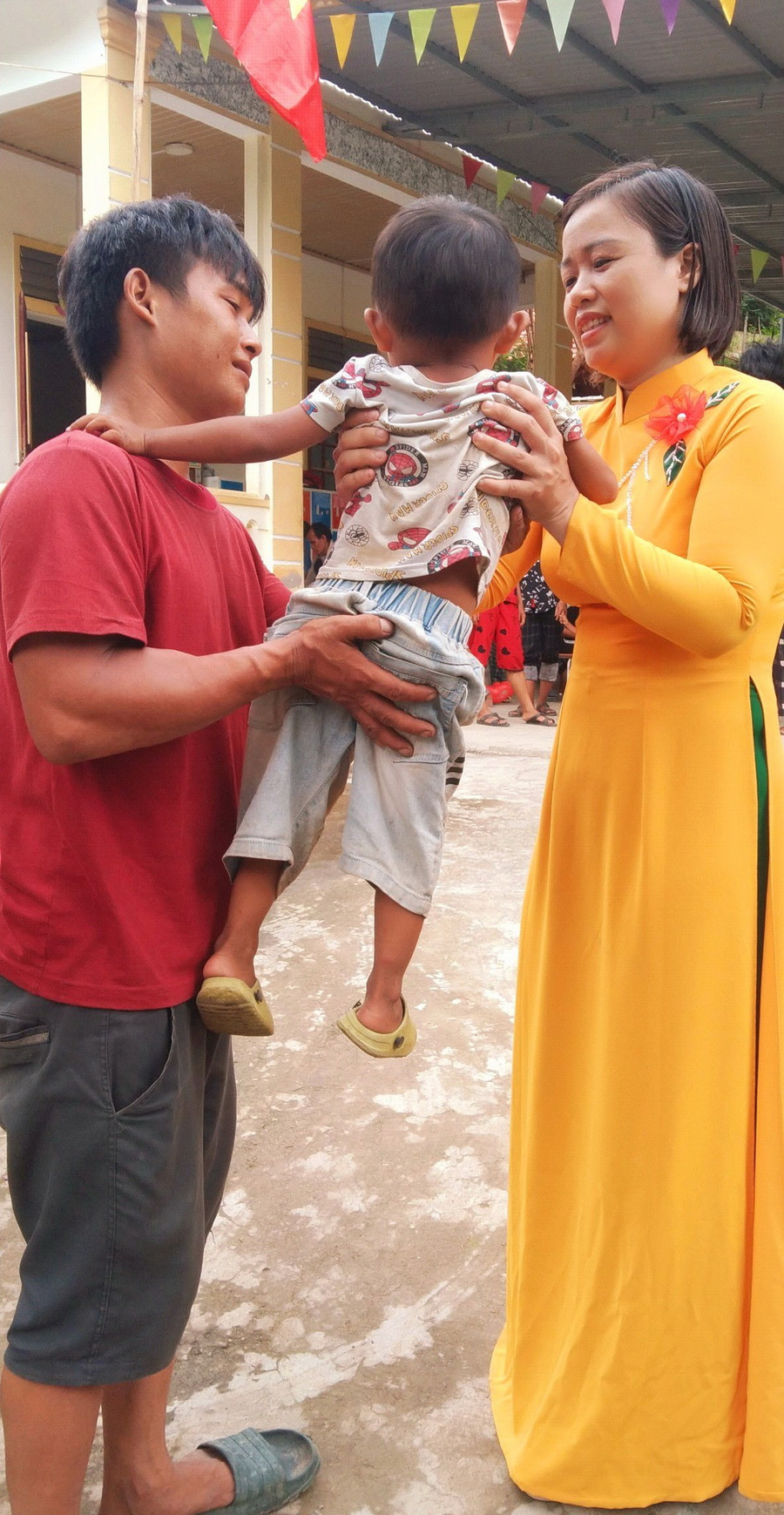 Cô giáo như mẹ hiền. Cô giáo như mẹ hiền.