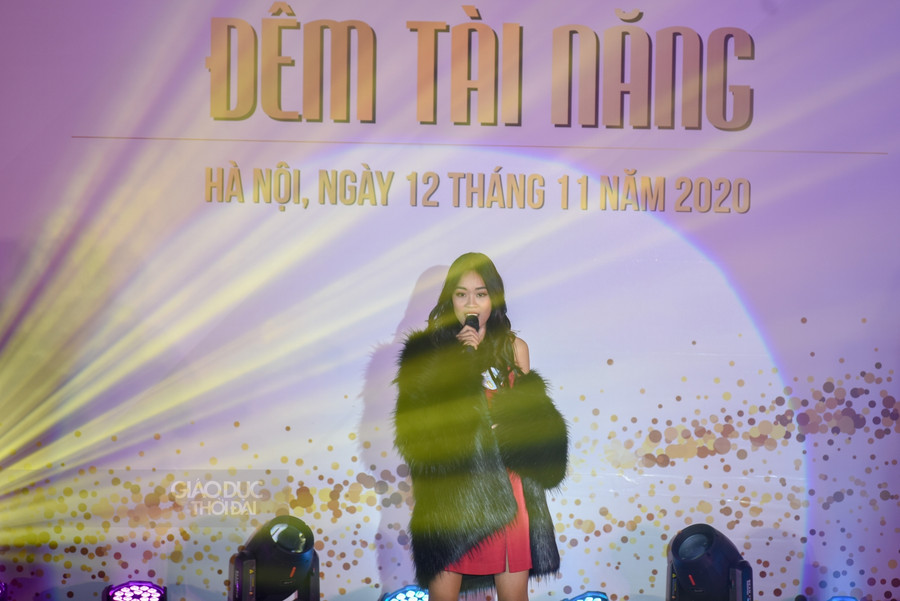 Nhẹ nhàng, cá tính là phần biểu diễn &quot; Một cú lừa&quot; của thí sinh Dương Phạm Kỳ Duyên.