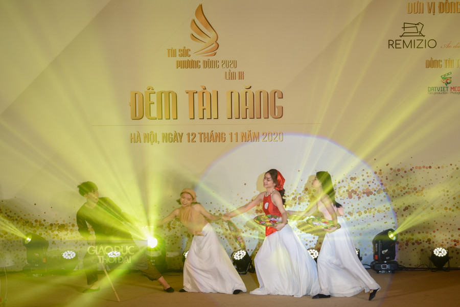 Với nền nhạc dân gian thí sinh Nguyễn Ngọc Anh đã thể hiện thành công phần thi múa Trộm nông của mình.