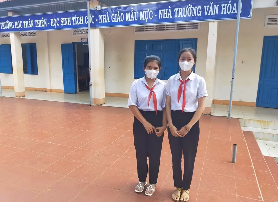 Hai nữ sinh Trịnh Phương Nhi và Trần Hồ Tuấn Tú - lớp 9A3.