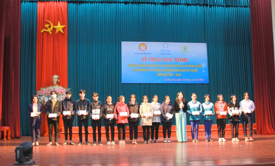 145 học sinh, sinh viên Quảng Trị nhận học bổng trong học kỳ 1.