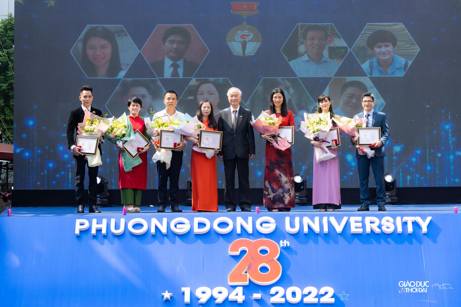 Vinh danh 8 giảng viên được Bộ Giáo dục và Đào tạo tặng kỷ niệm chương ‘ Vì sự nghiệp giáo dục’. Vinh danh 8 giảng viên được Bộ Giáo dục và Đào tạo tặng kỷ niệm chương ‘ Vì sự nghiệp giáo dục’.