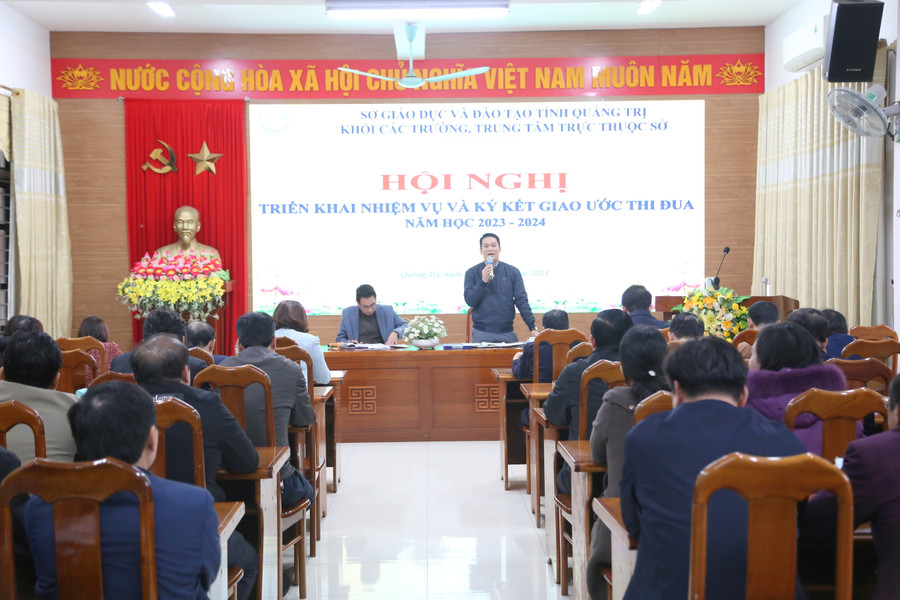 Trưởng 2 khối thi đua thuộc Sở điều hành hội nghị. Trưởng 2 khối thi đua thuộc Sở điều hành hội nghị.