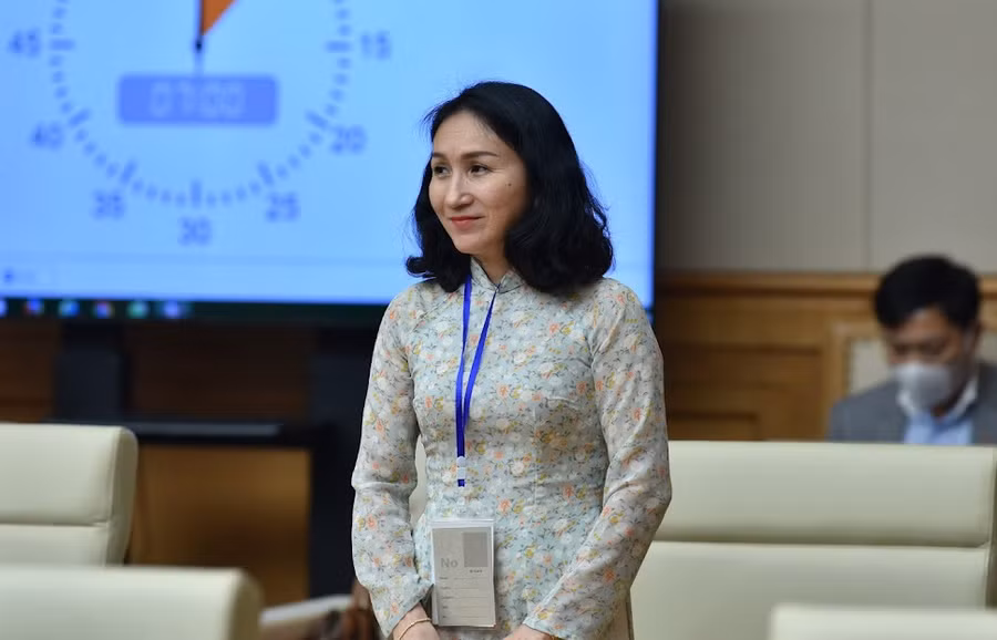 Nhà giáo phát biểu tại buổi gặp mặt.