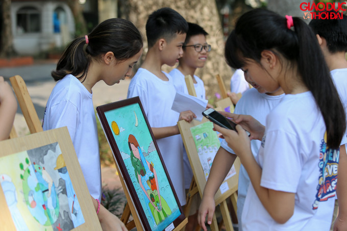 Mỗi bức tranh đều là góc nhìn riêng của từng HS với mong muốn truyền tải thông điệp bảo vệ môi trường.