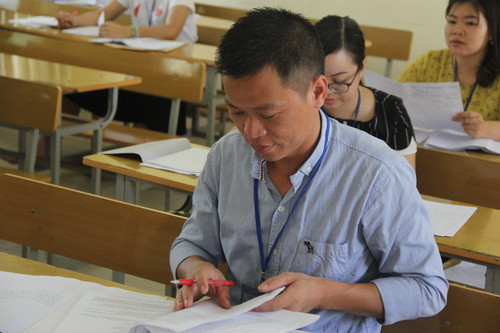 Không khí trong phòng chấm thi rất nghiêm túc