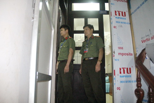 Khu vực chấm bài thi trắc nghiệm được bảo vệ nghiêm ngặt, an toàn tuyệt đối