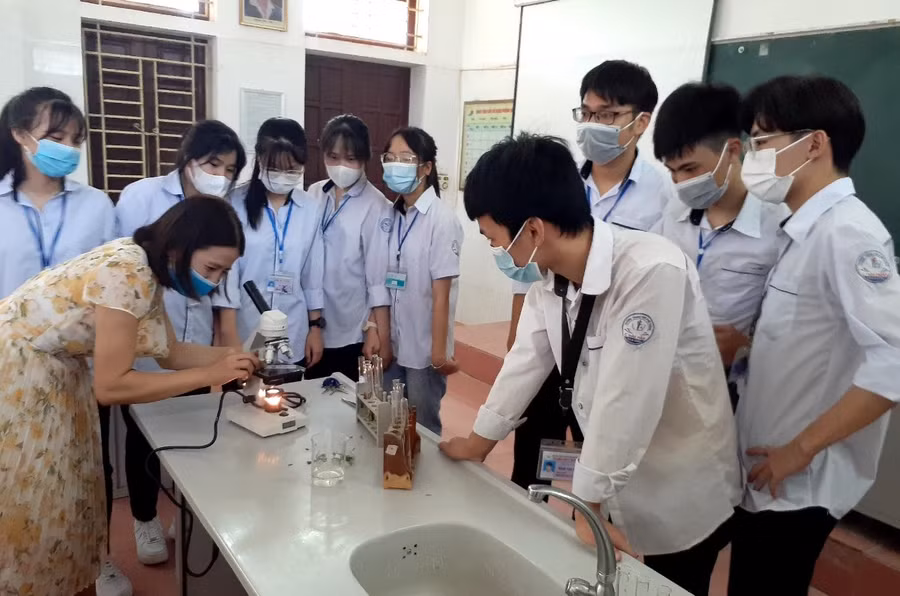 Tạo hứng thú trong thực hành thí nghiệm ở Trường THPT Hải Hậu C