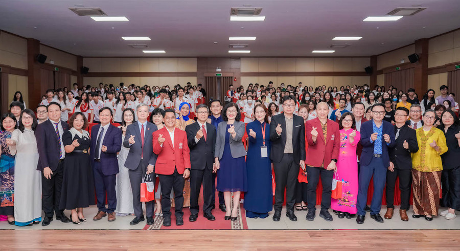 Hội thảo thu hút đông đảo các nhà khoa học, nghiên cứu giáo dục đến từ trong và ngoài nước. Hội thảo thu hút đông đảo các nhà khoa học, nghiên cứu giáo dục đến từ trong và ngoài nước.
